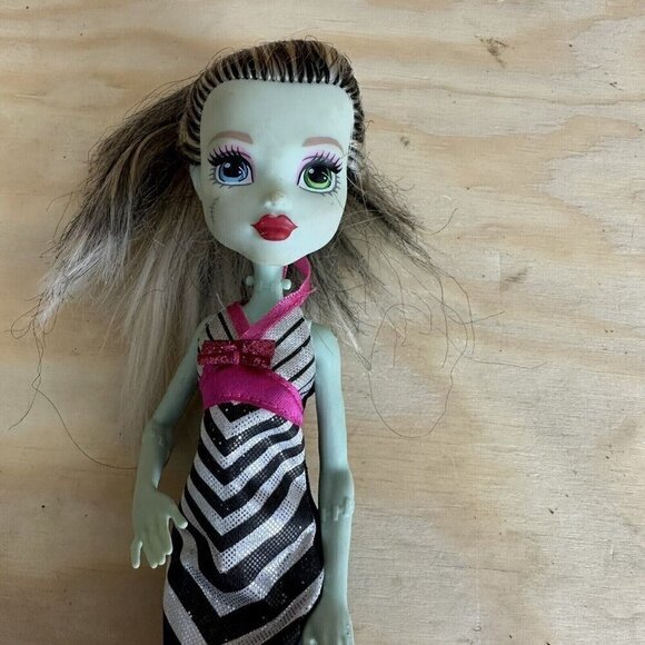 Monster High Dawn of the Dance Frankie Stein Doll 2008 - Picture 1 of 6